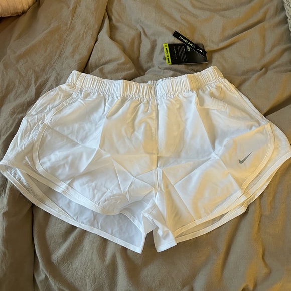 Nike Shorts Nwt Nike Tempo White Shorts Poshmark